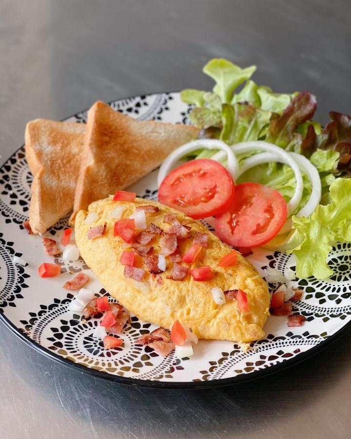 Enjoy'S Beach House & Cafe' Ban Karon Ngoại thất bức ảnh
