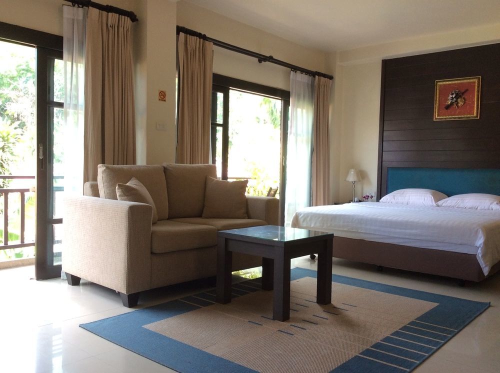 Enjoy'S Beach House & Cafe' Ban Karon Ngoại thất bức ảnh
