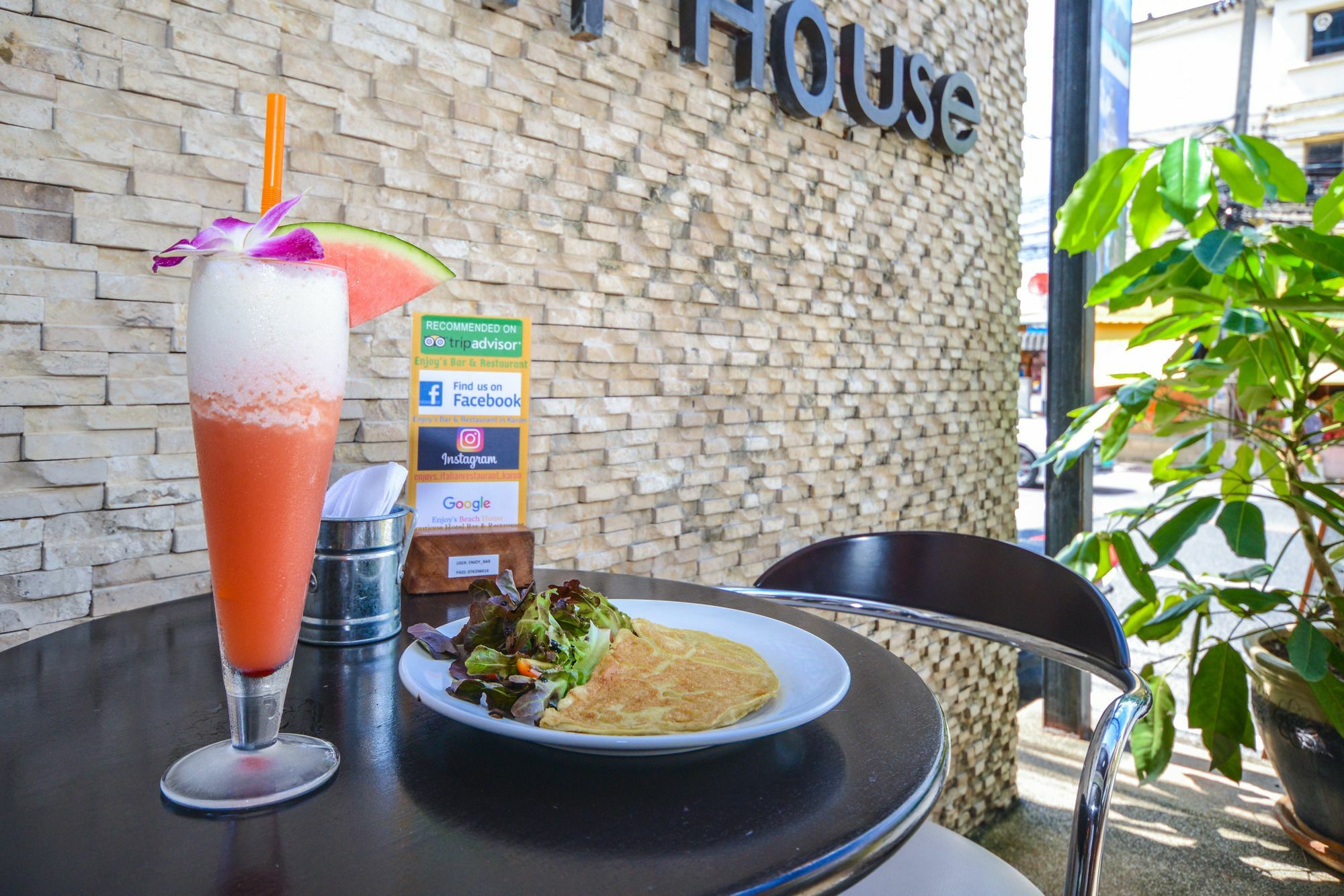 Enjoy'S Beach House & Cafe' Ban Karon Ngoại thất bức ảnh