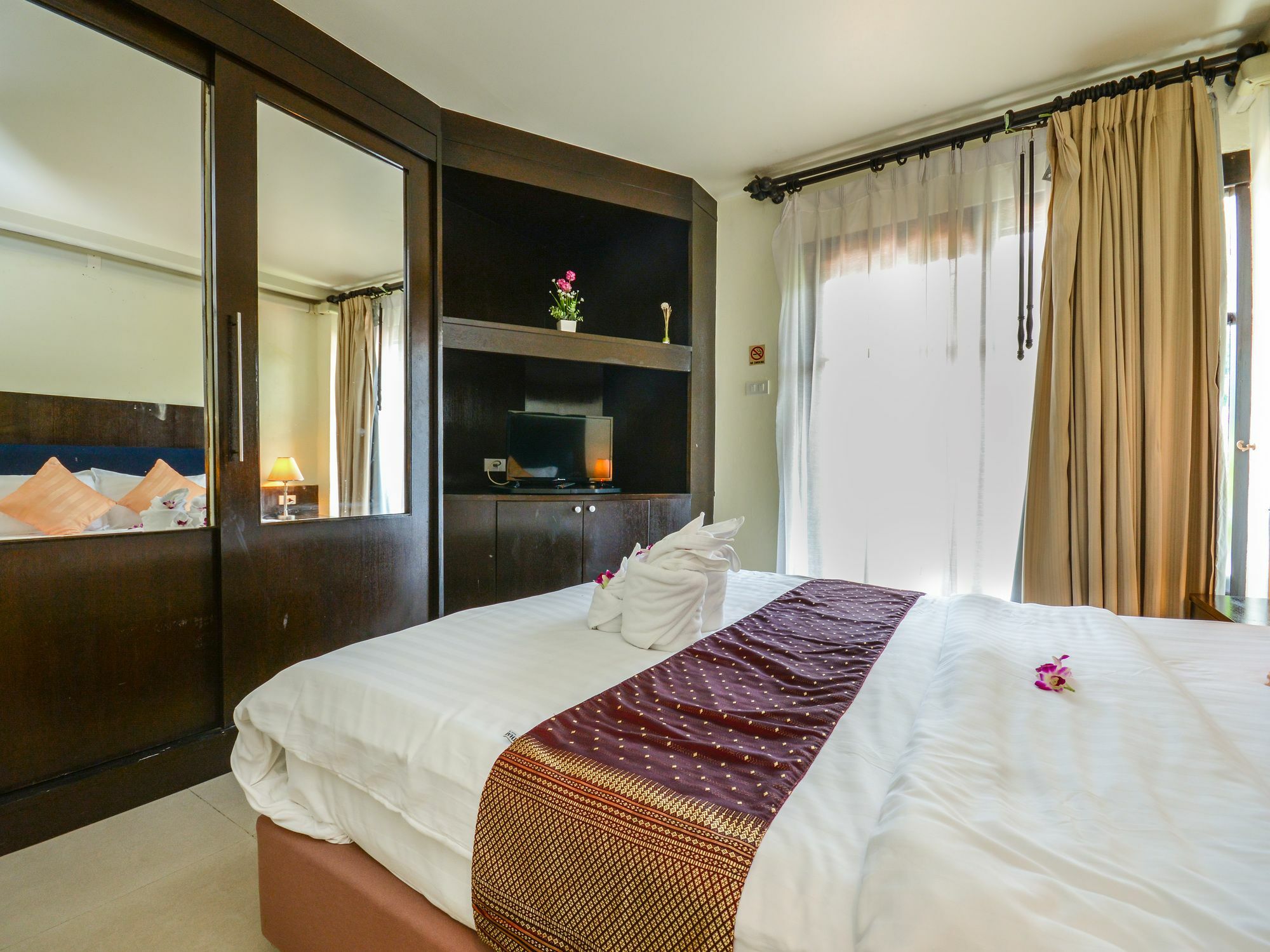 Enjoy'S Beach House & Cafe' Ban Karon Ngoại thất bức ảnh