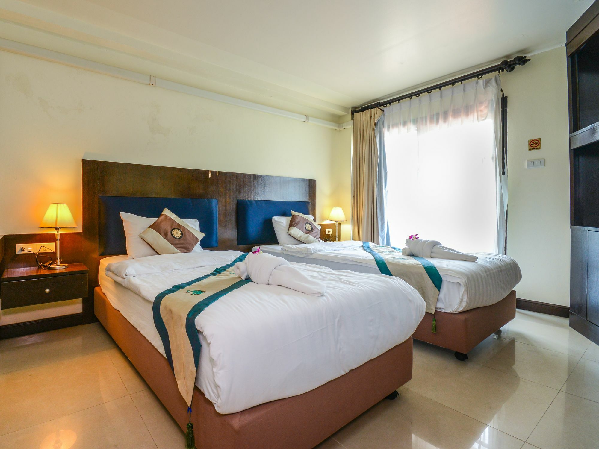 Enjoy'S Beach House & Cafe' Ban Karon Ngoại thất bức ảnh